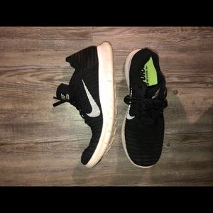 Women’s size 11 Nike free run tennis shoe